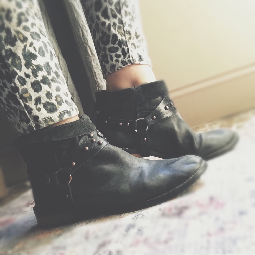 Boots Rustic and Boot Straps HP🌵Highly Distressed